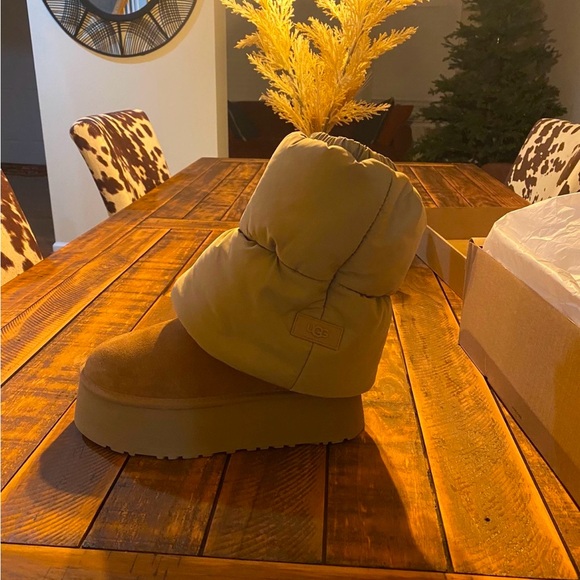 Brand New Ugg Classic Mini Dipper - Picture 5 of 8